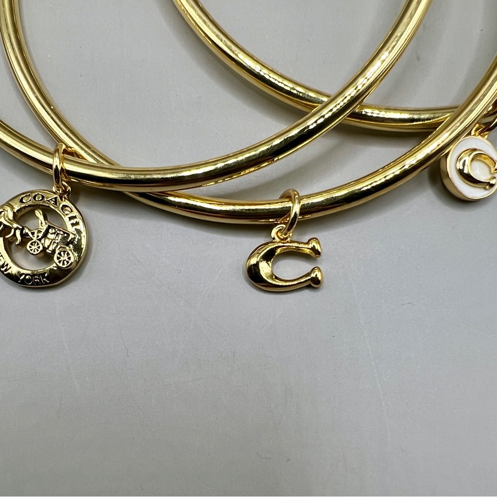 ✨COACH Horse & Carriage Bangle Bracelet Trio | Gold-Tone | NWT | Retail ~$100+✨ - Picture 4 of 8